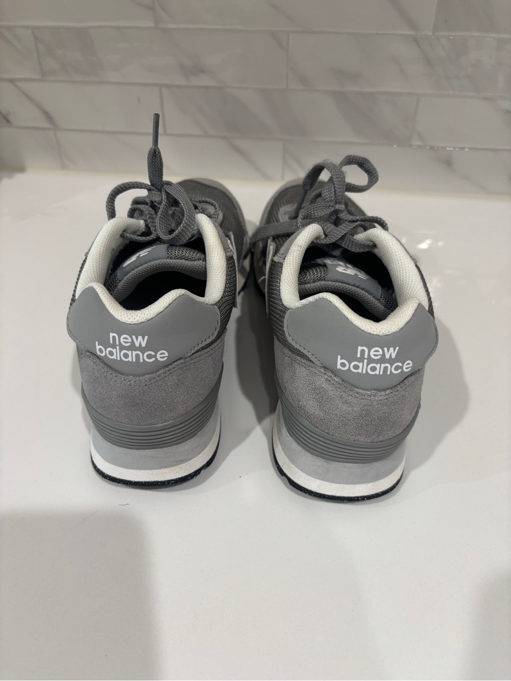 Men’s New Balance Gray and White Retro Runner Sneakers Size 8.5 - Picture 2 of 7